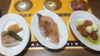 世界初の空港内のワイナリー