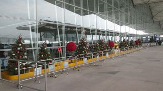 クリスマスシーズンの香港国際空港 (チェク ラップ コック空港)2017
