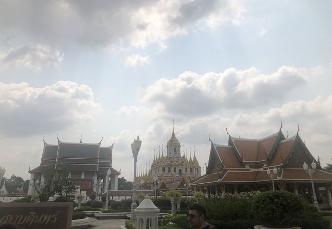 カオサン通りから徒歩２５分くらいにある宮殿