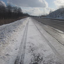 冬はこんな感じなので、ちょっと歩き辛いかも…。