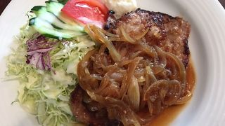 美術館内で、便利