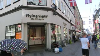 小さい店ですがいろいろのものがあり外貨が余っていたら買うといい