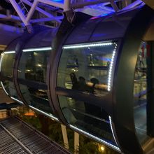 乗り込むところです。