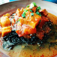 とても斬新なジャージャー麺