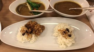 トップスのケーキがついてくる「ハーフ＆ハーフ カレーセット」