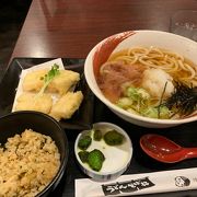 名物の揚げ出し豆腐うどん