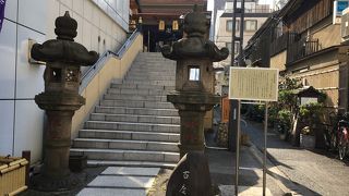 本堂が２階にある寺院