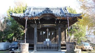 小さいが歴史を感じる神社
