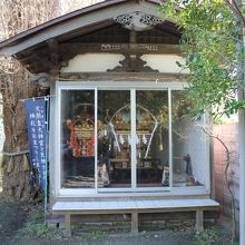 境内にある神輿庫