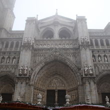 カテドラル（大聖堂）の免罪符の門