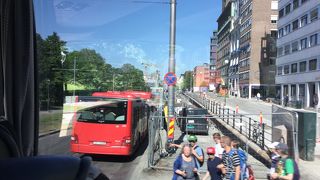 市内観光バスか？リムジンバス？オスロにはバスは多かった