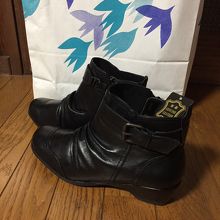 ショートブーツとスニーカーを購入