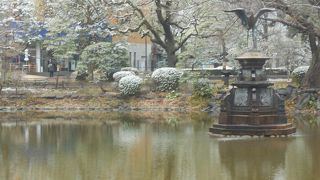 有名な鶴の噴水がある日本庭園のようなドイツ風庭園