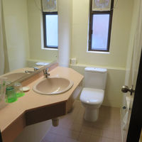 全体的に古いです。水の匂いが気になりました。換気扇うるさい。