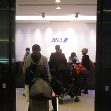 羽田空港国際線 ANAラウンジ (110番ゲート付近)