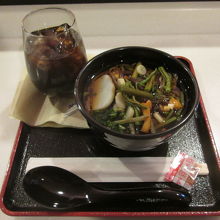 羽田空港国際線 ANAラウンジ (110番ゲート付近)