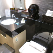 羽田空港国際線 ANAラウンジ (110番ゲート付近)