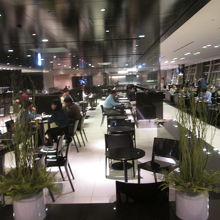 羽田空港国際線 ANAラウンジ (110番ゲート付近)