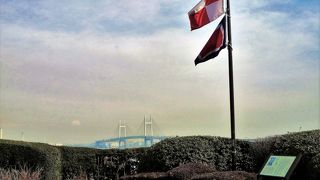 港の見える丘公園のブラス魅力は[コクリコ坂から]の記念スポットが♪