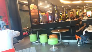 アソーク駅に近いマクドナルド