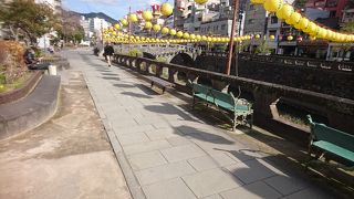 中島川沿いにある公園です。