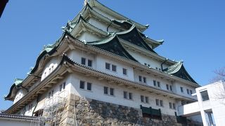 本丸御殿の観覧には列に並ばなければなりません。３０分以上は待つかな。