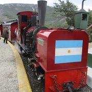 ティエラ・デル・フエゴ国立公園内をチリの国境付近まで走る狭軌観光鉄道です。