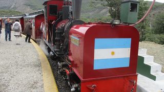 ティエラ・デル・フエゴ国立公園内をチリの国境付近まで走る狭軌観光鉄道です。