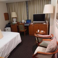 古いが小ぎれい、ドアはカードタッチが年寄りにはわかりにくい