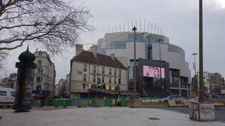 グランドといってもそれほど大きいわけではない。こじんまりとしたマルシェ。