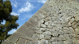 扇を広げたような勾配