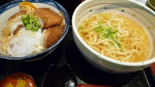 カツ丼とうどんセットで満腹