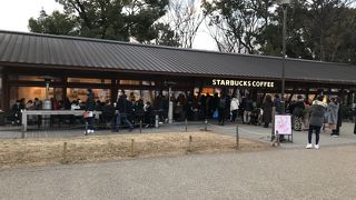 激混みのスタバ