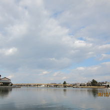 瀬田の唐橋の遠景。