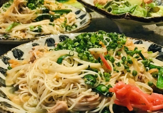 しっかり沖縄料理。お店は広く個室(座敷)もある。