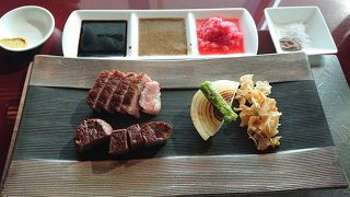 高級ホテルの28階からの汐留の景色を眺めながら、鉄板焼料理を楽しめます。