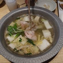 鍋料理もバイキングメニューに含まれてます。