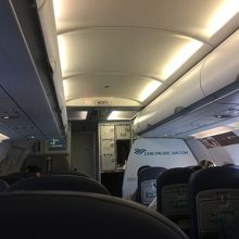 機内