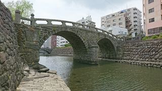 ゆっくり散歩しながら。