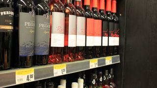 地元のスーパー。食品系の土産を買うのにいい！