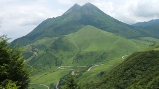 双耳峰がかっこいい湯布院のシンボル的な山