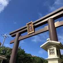 青空に映える鳥居