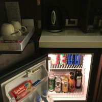 ミニバーは大きめなので果物とか入れても大丈夫