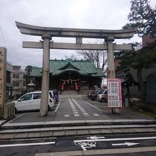 表通りから一本裏手にある