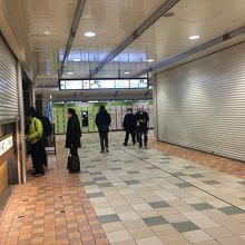 早朝のエキュート品川