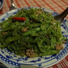 空心菜とひき肉の炒め物。