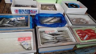 店頭にたくさん並ぶ総菜がすばらしい