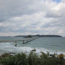 公園から見た角島大橋と海峡と角島