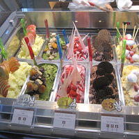 5種類のデコレーションジェラートが並んでいました。