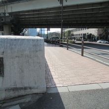 北東詰辺りからの様子